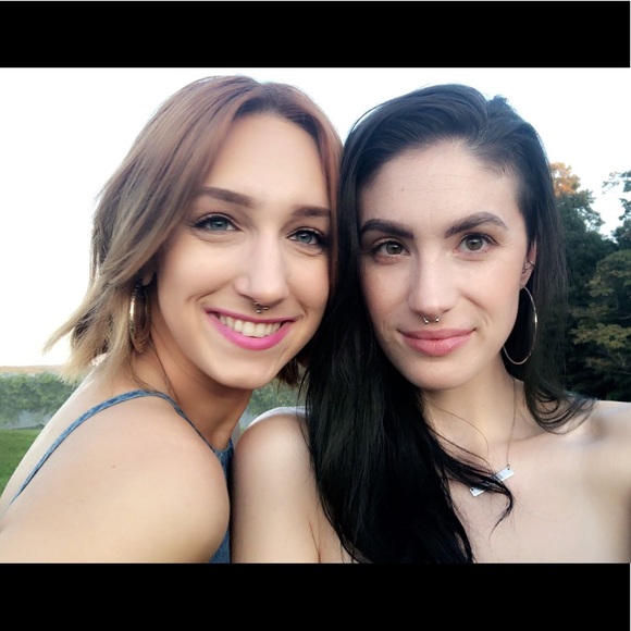 Meet your Posher, Rachel👽 - Picture 4 of 7